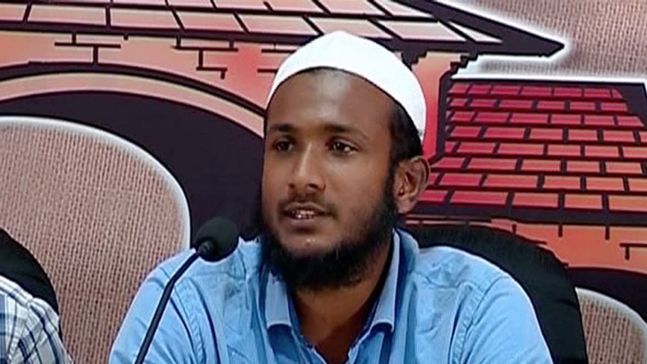 താടി വച്ചതിന്റെ പേരില് കാലിക്കറ്റ് സര്വകലാശാലയില് വിദ്യാര്ത്ഥിക്ക് പഠനം നിഷേധിക്കുന്നെന്ന് ആരോപണം താടി വച്ചതിന്റെ പേരില് കാലിക്കറ്റ് സര്വകലാശാലയില് വിദ്യാര്ത്ഥിക്ക് പഠനം നിഷേധിക്കുന്നെന്ന് ആരോപണം