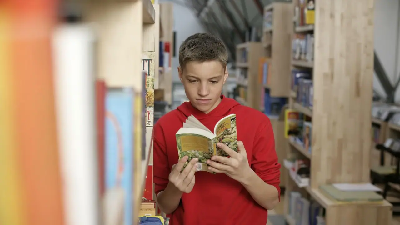 Scholastic Stock Hits 4 Year Low After Q2 Double Miss, Facing Retail Criticism