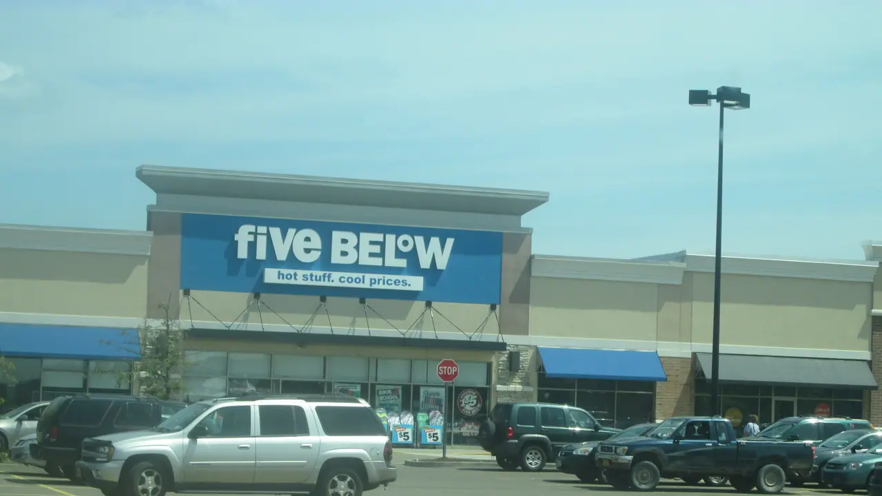 Five Below Stock Rises Ahead Of Q3 Earnings: Retail’s Cautious Five Below Stock Rises Ahead Of Q3 Earnings: Retail’s Cautious