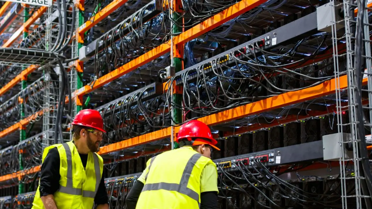 Bitcoin Mining Stocks Climb Pre Market As Wall Street Eyes Robust Growth In 2025: Retail’s Divided Bitcoin Mining Stocks Climb Pre Market As Wall Street Eyes Robust Growth In 2025: Retail’s Divided