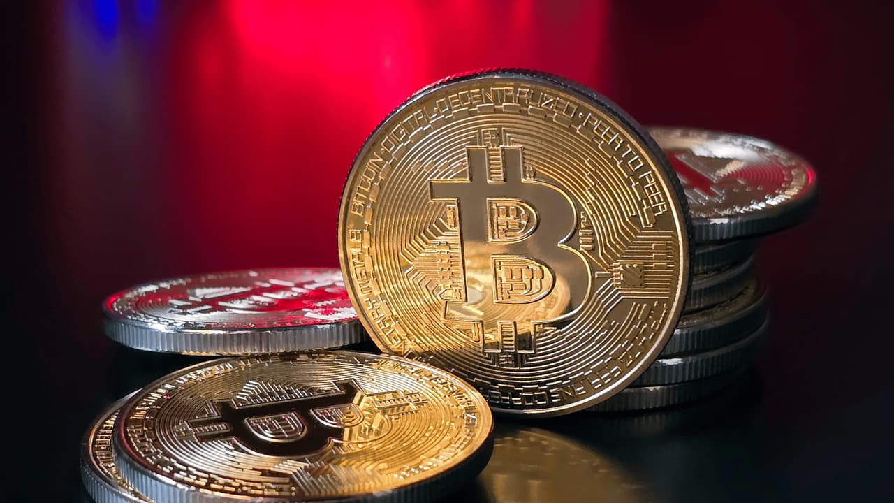 MicroStrategy Stock Spikes On Record Bitcoin Haul Amid Trump Linked Crypto Rally: Retail Gets Buzzing MicroStrategy Stock Spikes On Record Bitcoin Haul Amid Trump Linked Crypto Rally: Retail Gets Buzzing