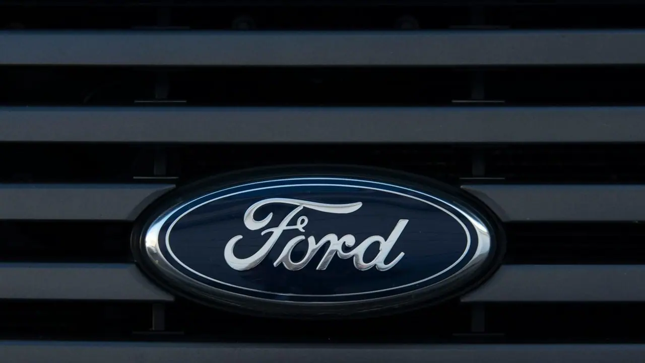 Ford, General Motors, Stellantis Stocks Dip On Trump’s Tariff Threat To Mexico, Canada: Retail Saw It Coming Ford, General Motors, Stellantis Stocks Dip On Trump’s Tariff Threat To Mexico, Canada: Retail Saw It Coming