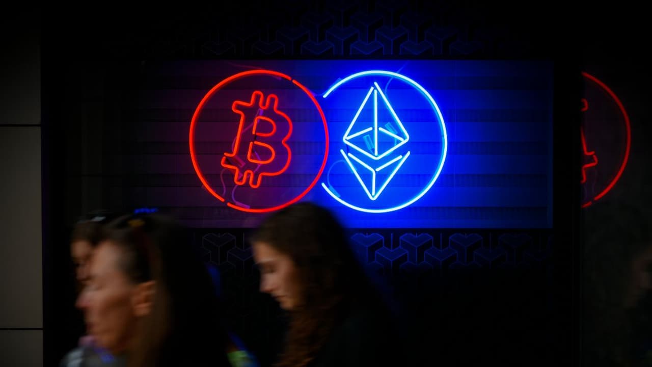 Retail Picks Ethereum, Solana, Ripple Over Meme Coins For January Crypto Rally