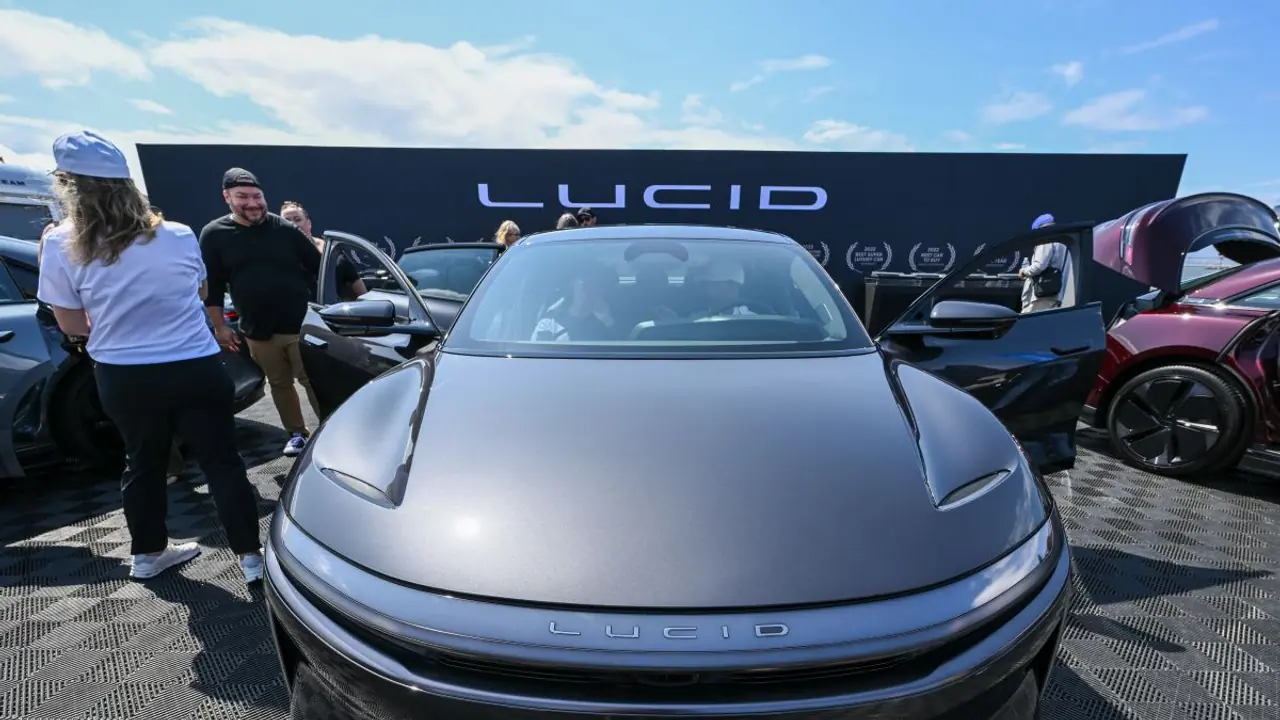 Lucid Stock Revs Up As Q4 Deliveries Impress Wall Street: Retail's Excited Too Lucid Stock Revs Up As Q4 Deliveries Impress Wall Street: Retail's Excited Too