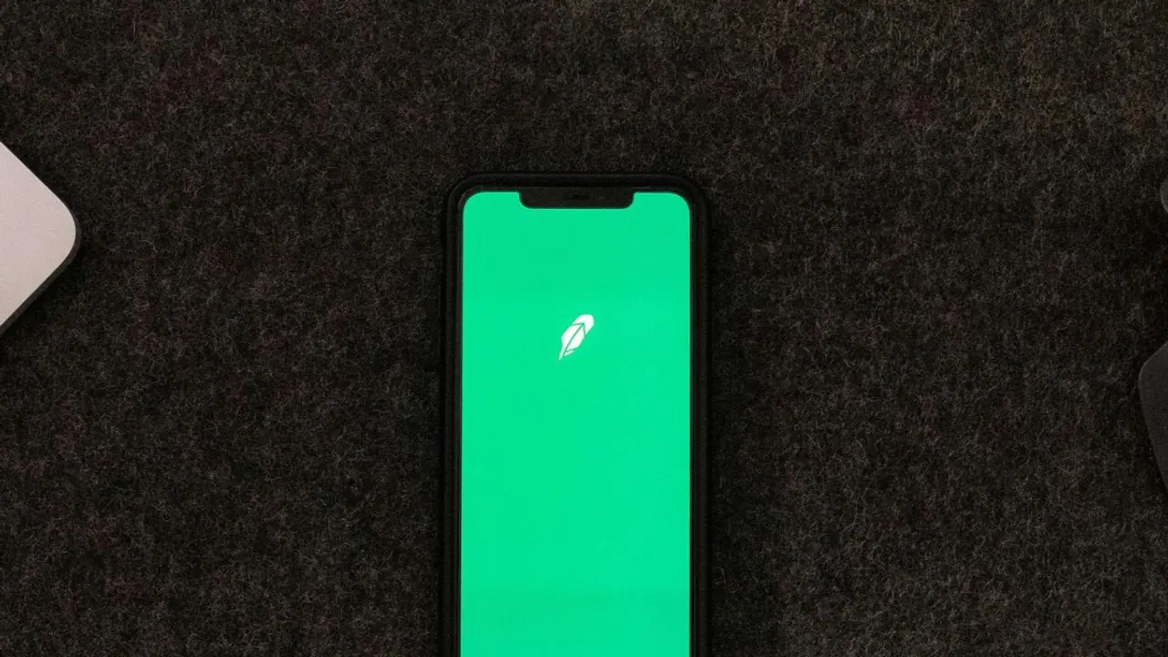 Robinhood Stock Jumps On Creation of 24 Hour Exchange, Bitcoin Surge: Retail Unfazed