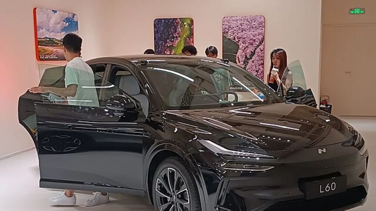 Nio Stock Slumps Ahead Of Q3 Results: Analyst Says Q4 Outlook Is Key But Retail Sentiment Sours Nio Stock Slumps Ahead Of Q3 Results: Analyst Says Q4 Outlook Is Key But Retail Sentiment Sours