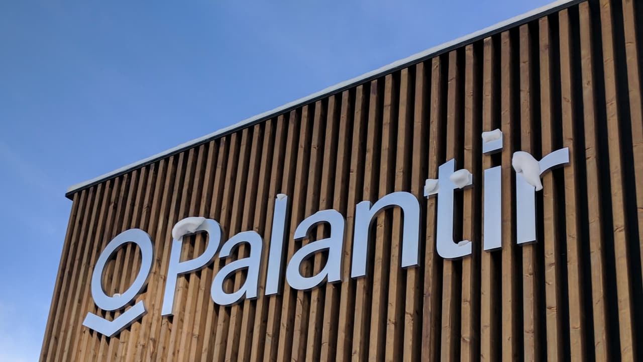 Palantir Stock Touches Record High After Price Target Raises Ahead Of Nasdaq Move: Retail Stays Bullish