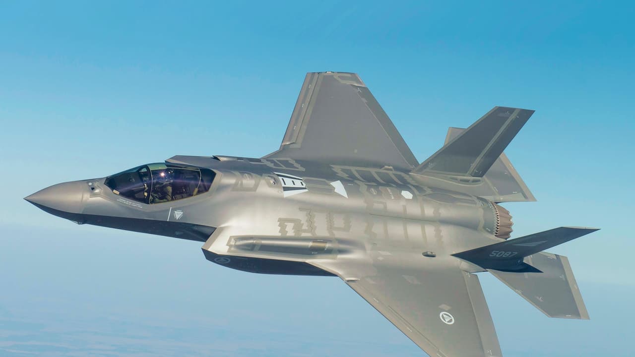 Lockheed Martin Stock Slips Even As Aerospace Giant Reportedly Bags $870M Contract: Retail Remains Neutral Lockheed Martin Stock Slips Even As Aerospace Giant Reportedly Bags $870M Contract: Retail Remains Neutral
