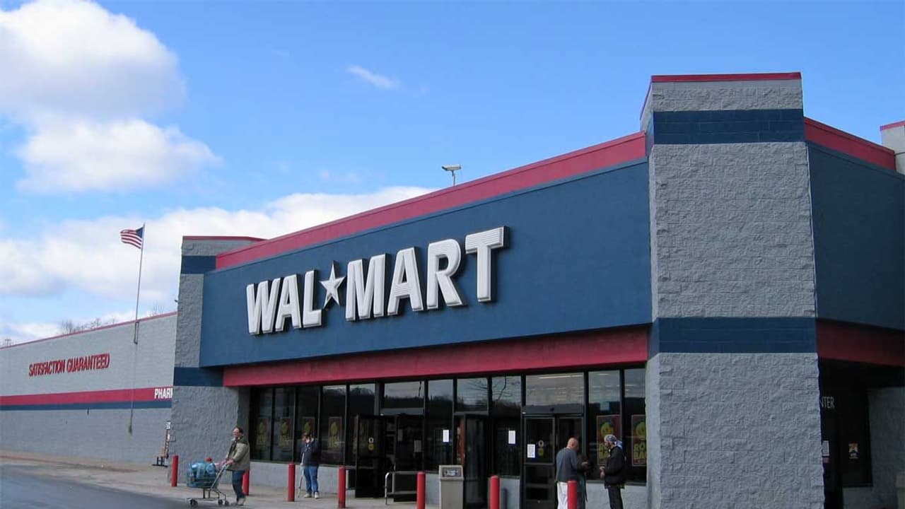 Walmart Stock In Focus Ahead of Q3 Earnings: Retail Sentiment Strong Walmart Stock In Focus Ahead of Q3 Earnings: Retail Sentiment Strong