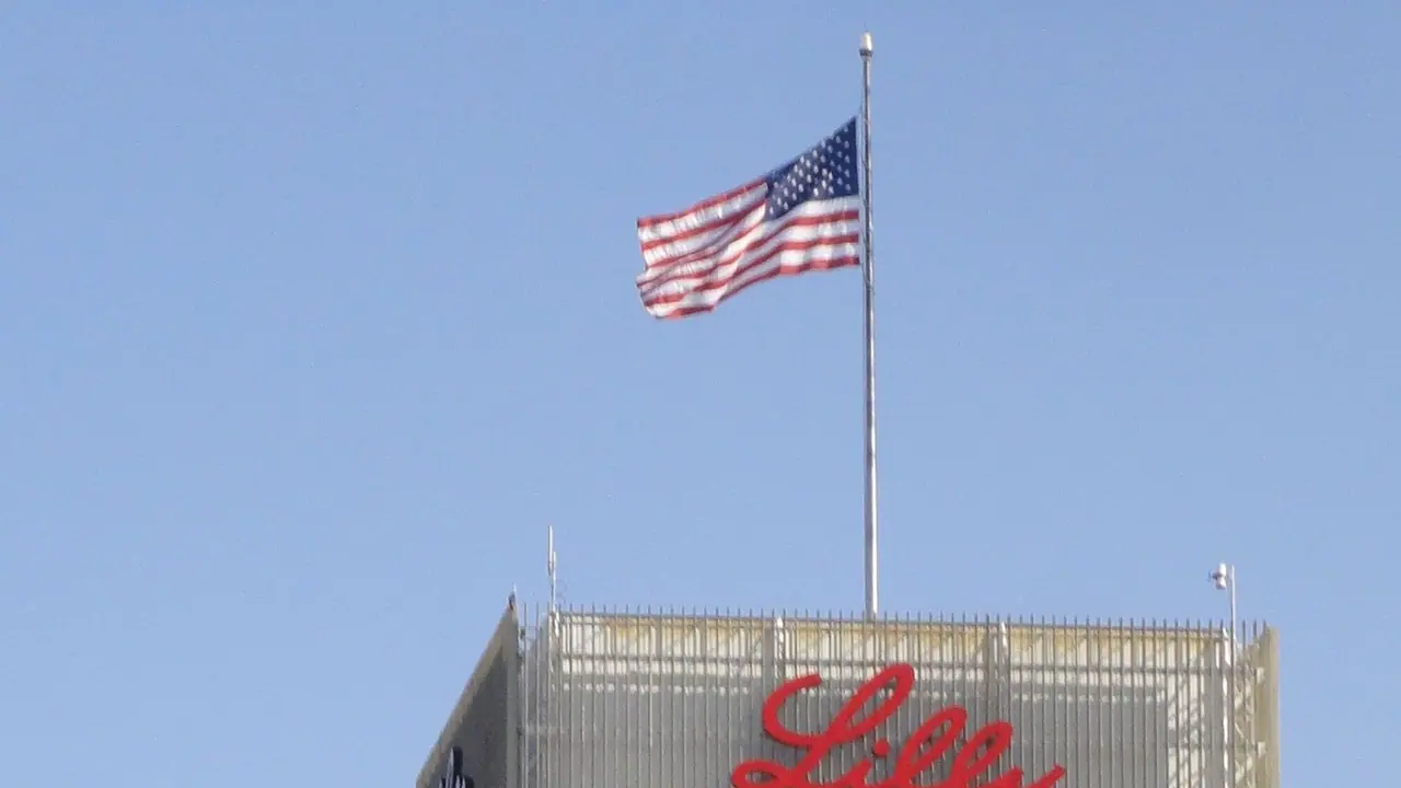 Eli Lilly Stock Hits 3 Week High, Boosts Retail Mood On Zepbound’s Edge Over Wegovy In Weight Loss Trial Showdown Eli Lilly Stock Hits 3 Week High, Boosts Retail Mood On Zepbound’s Edge Over Wegovy In Weight Loss Trial Showdown