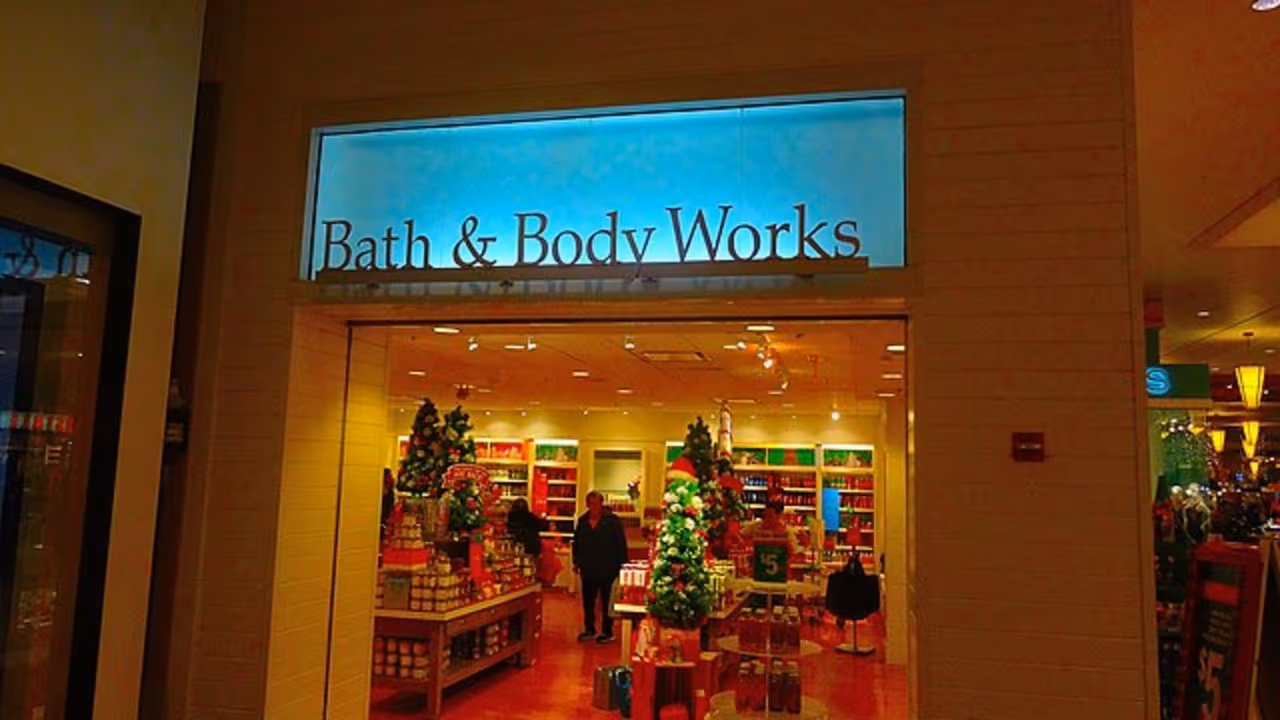 Bath & Body Works Analyst Cautious Ahead Of Q3 Print: Retail Sentiment Deflates