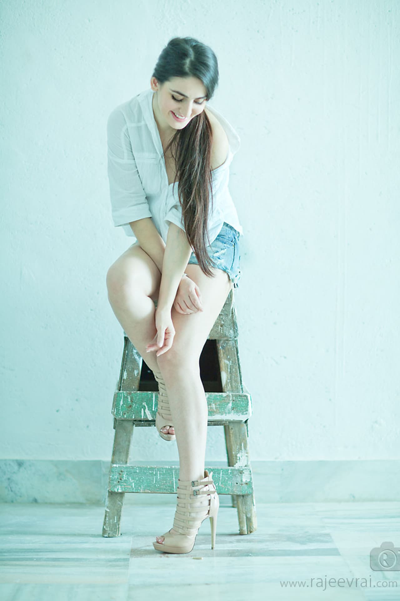 తెలుగులో బిజీ అయిన హోలండ్ నటి, మోడల్ ఫరా హాట్ గ్యాలరీ తెలుగులో బిజీ అయిన హోలండ్ నటి, మోడల్ ఫరా హాట్ గ్యాలరీ