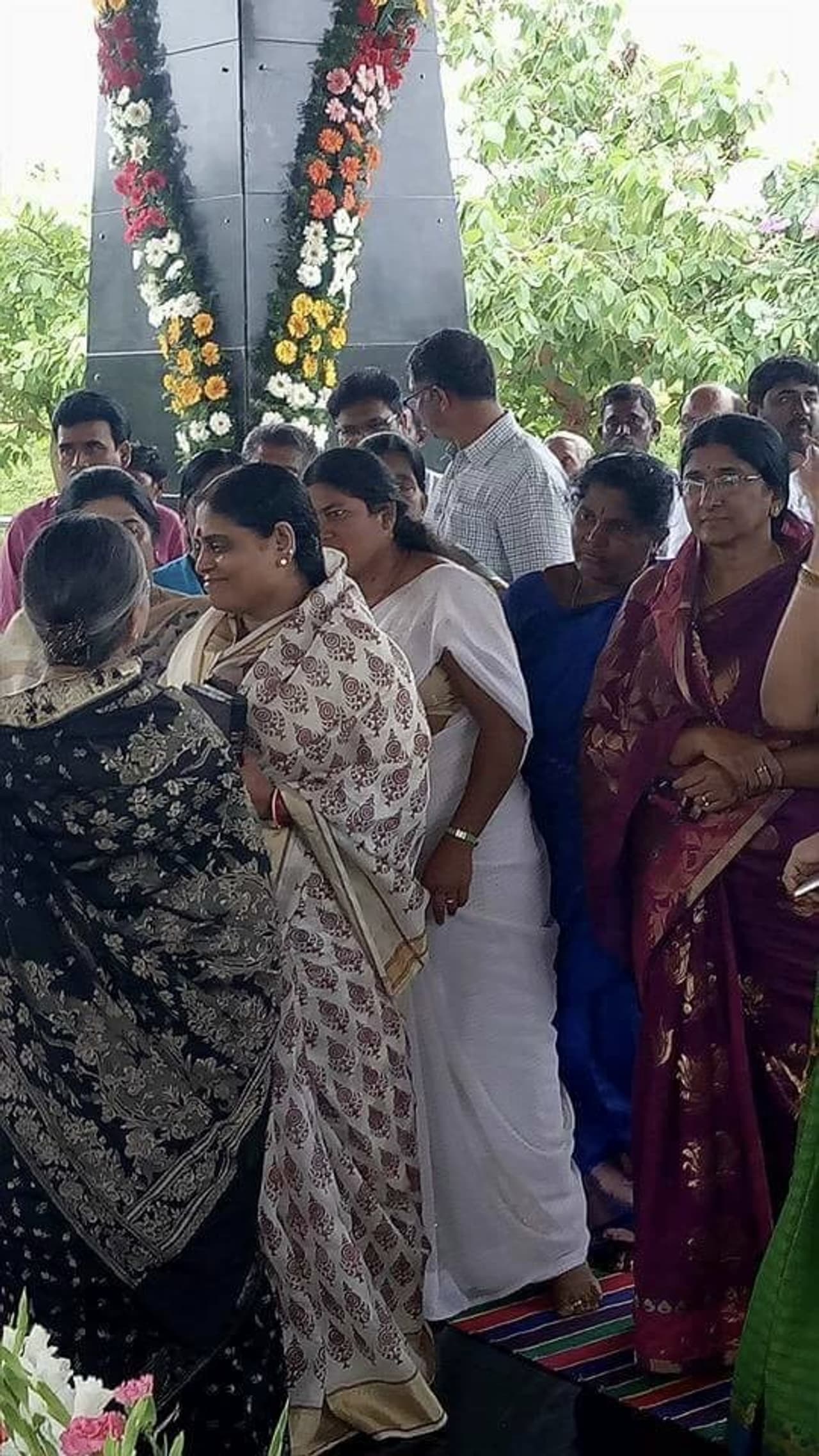 వైఎస్ రాజశేఖర్ రెడ్డి 68వ జయంతి సందర్భంగా ఇడుపుల పాయ స్మృతి వైఎస్ రాజశేఖర్ రెడ్డి 68వ జయంతి సందర్భంగా ఇడుపుల పాయ స్మృతి