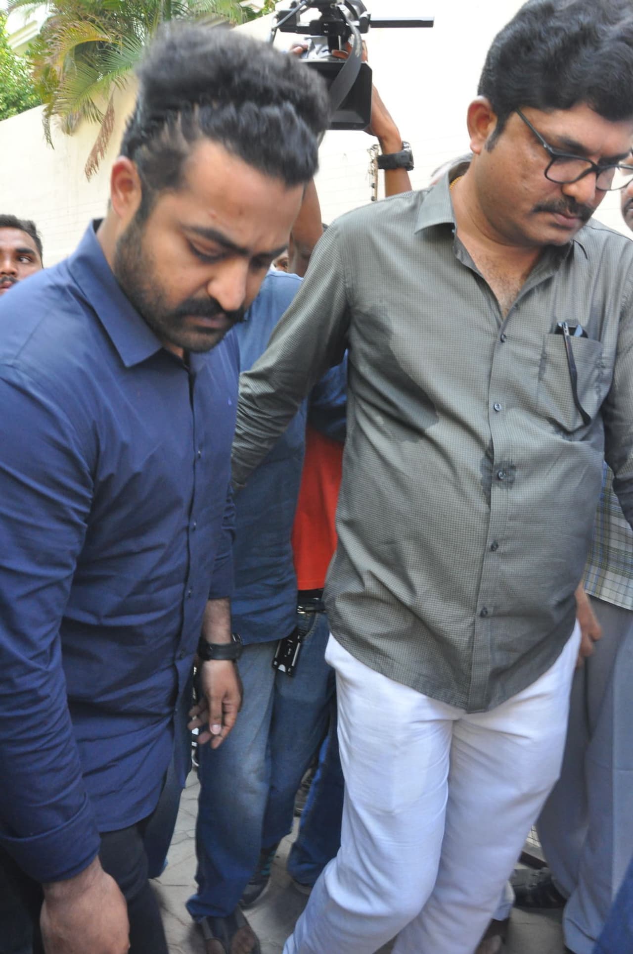 దర్శకరత్న దాసరికి నివాళులర్పించిన ఎన్టీఆర్, వెంకటేష్ దర్శకరత్న దాసరికి నివాళులర్పించిన ఎన్టీఆర్, వెంకటేష్