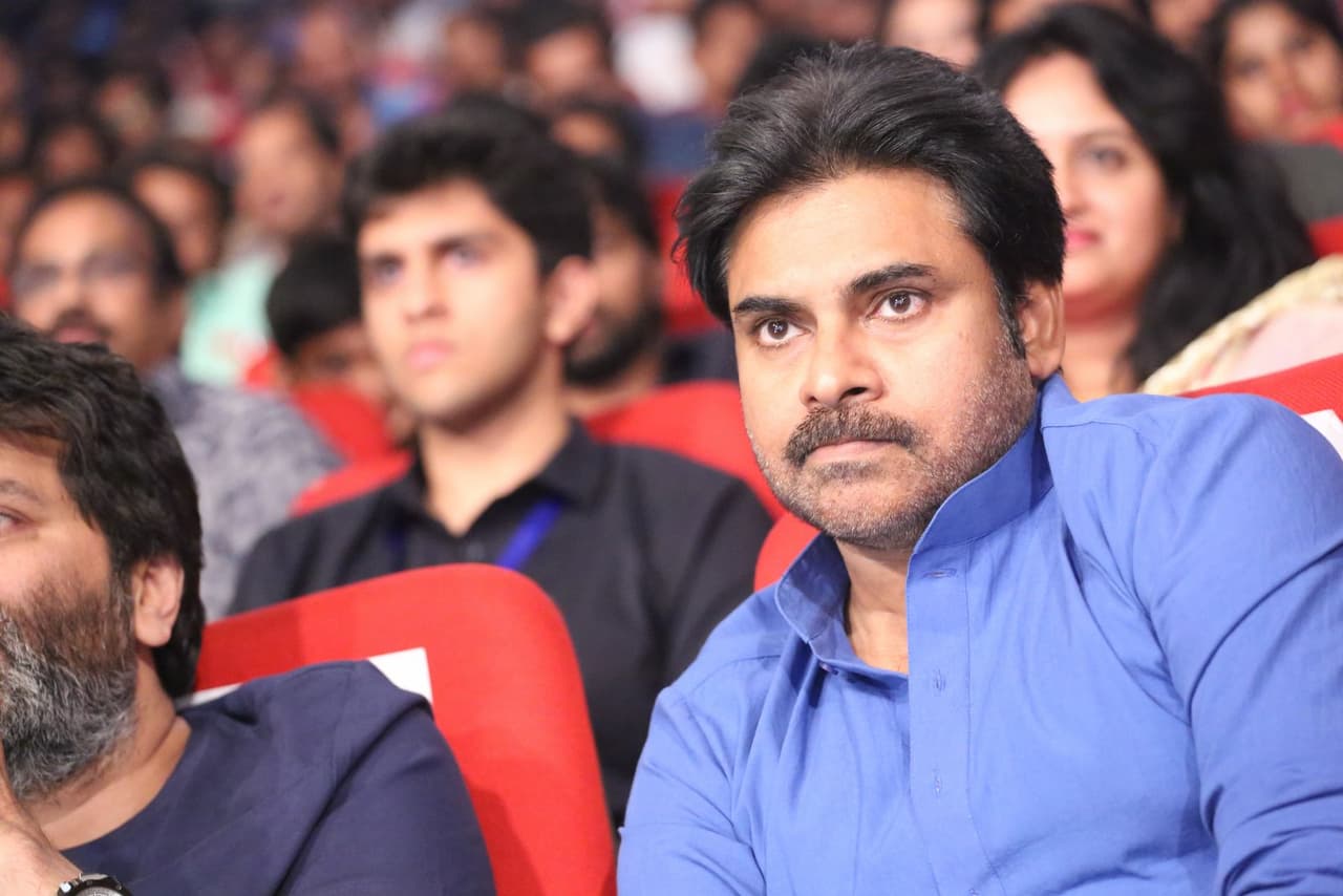 పవర్ స్టార్ వన్ కళ్యాణ్ కాటమరాయుడు చిత్ర ప్రీ రిలీజ్ ఈవెంట్ పవర్ స్టార్ వన్ కళ్యాణ్ కాటమరాయుడు చిత్ర ప్రీ రిలీజ్ ఈవెంట్