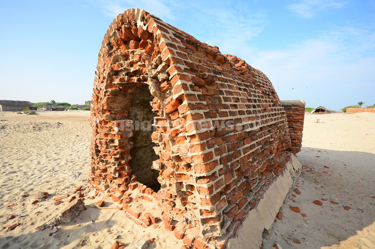 കടല് ബാക്കിവെച്ച നഗരം കാണാം, ധനുഷ്കോടി കാഴ്ചകള്... കടല് ബാക്കിവെച്ച നഗരം കാണാം, ധനുഷ്കോടി കാഴ്ചകള്...
