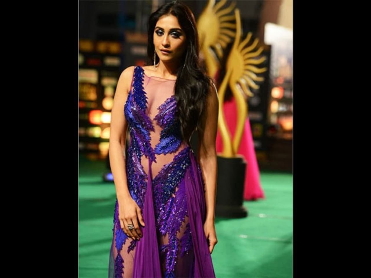 ഗ്ലാമര്‍ വേഷത്തിന് വിമര്‍ശിച്ചവര്‍ക്ക് നടിയുടെ ചുട്ടമറുപടി