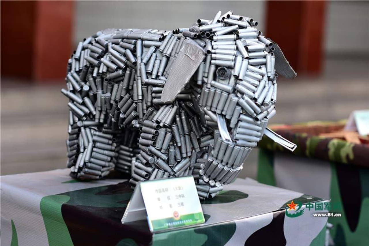 വെടിയുണ്ട കൊണ്ടുള്ള ശില്പ്പങ്ങള് വെടിയുണ്ട കൊണ്ടുള്ള ശില്പ്പങ്ങള്