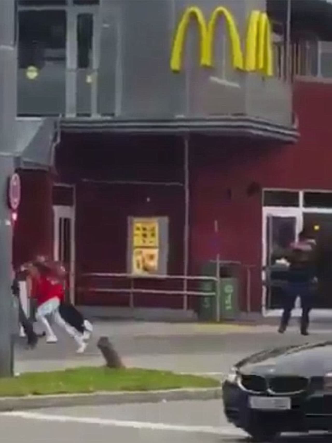 മ്യൂണിക്ക് അക്രമണം: ചോര പുരണ്ട ചിത്രങ്ങള് മ്യൂണിക്ക് അക്രമണം: ചോര പുരണ്ട ചിത്രങ്ങള്