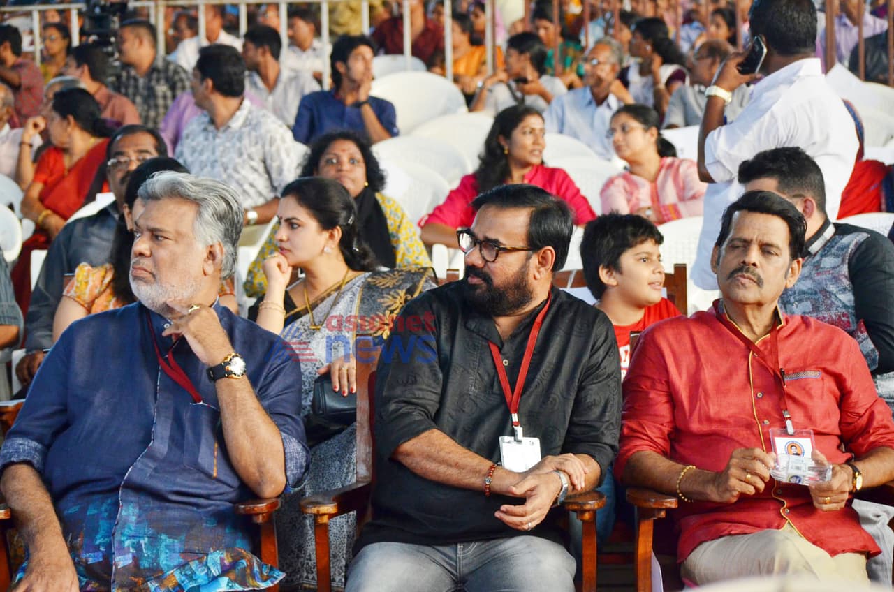 പ്രേംനസീറിന്റെ നവതി ആഘോഷ വേദിയിൽ നിന്നുള്ള കാഴ്ചകൾ പ്രേംനസീറിന്റെ നവതി ആഘോഷ വേദിയിൽ നിന്നുള്ള കാഴ്ചകൾ