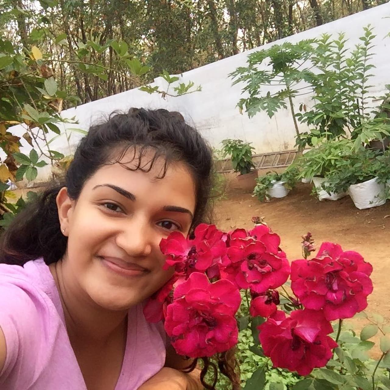 ഹണിറോസിന് പ്രിയം ചെടികളോട് ചിത്രങ്ങള് കാണാം ഹണിറോസിന് പ്രിയം ചെടികളോട് ചിത്രങ്ങള് കാണാം