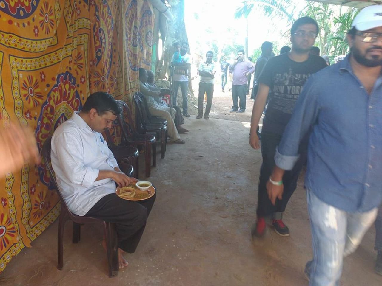 ಕೇಜ್ರಿವಾಲ್ ಈ ಫೋಟೋ ವೈರಲ್ ಆಗುತ್ತಿದೆ ಕೇಜ್ರಿವಾಲ್ ಈ ಫೋಟೋ ವೈರಲ್ ಆಗುತ್ತಿದೆ