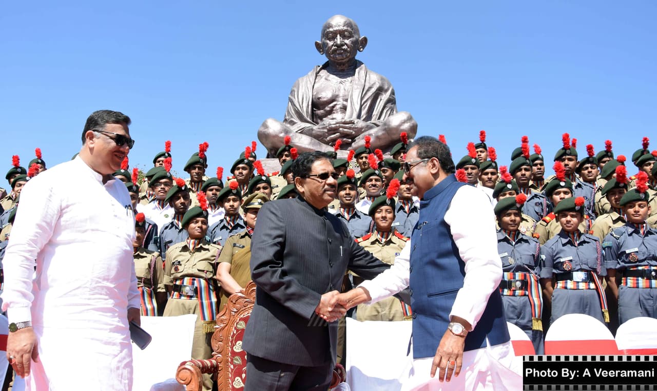 ಗಣರಾಜ್ಯೋತ್ಸವ ಪರೇಡ್'ಗಾಗಿ ತೆರಳಿದ್ದ ಎನ್'ಸಿಸಿ ಕೆಡೆಟ್'ಗಳಿಗೆ ಸನ್ಮಾ ಗಣರಾಜ್ಯೋತ್ಸವ ಪರೇಡ್'ಗಾಗಿ ತೆರಳಿದ್ದ ಎನ್'ಸಿಸಿ ಕೆಡೆಟ್'ಗಳಿಗೆ ಸನ್ಮಾ