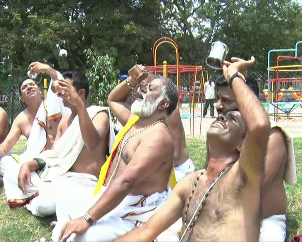 ರಾಜ್ಯಾದ್ಯಂತ ಕರ್ನಾಟಕ ಬಂದ್'ನ ವಿಶೇಷ ಗ್ಯಾಲರಿ ರಾಜ್ಯಾದ್ಯಂತ ಕರ್ನಾಟಕ ಬಂದ್'ನ ವಿಶೇಷ ಗ್ಯಾಲರಿ