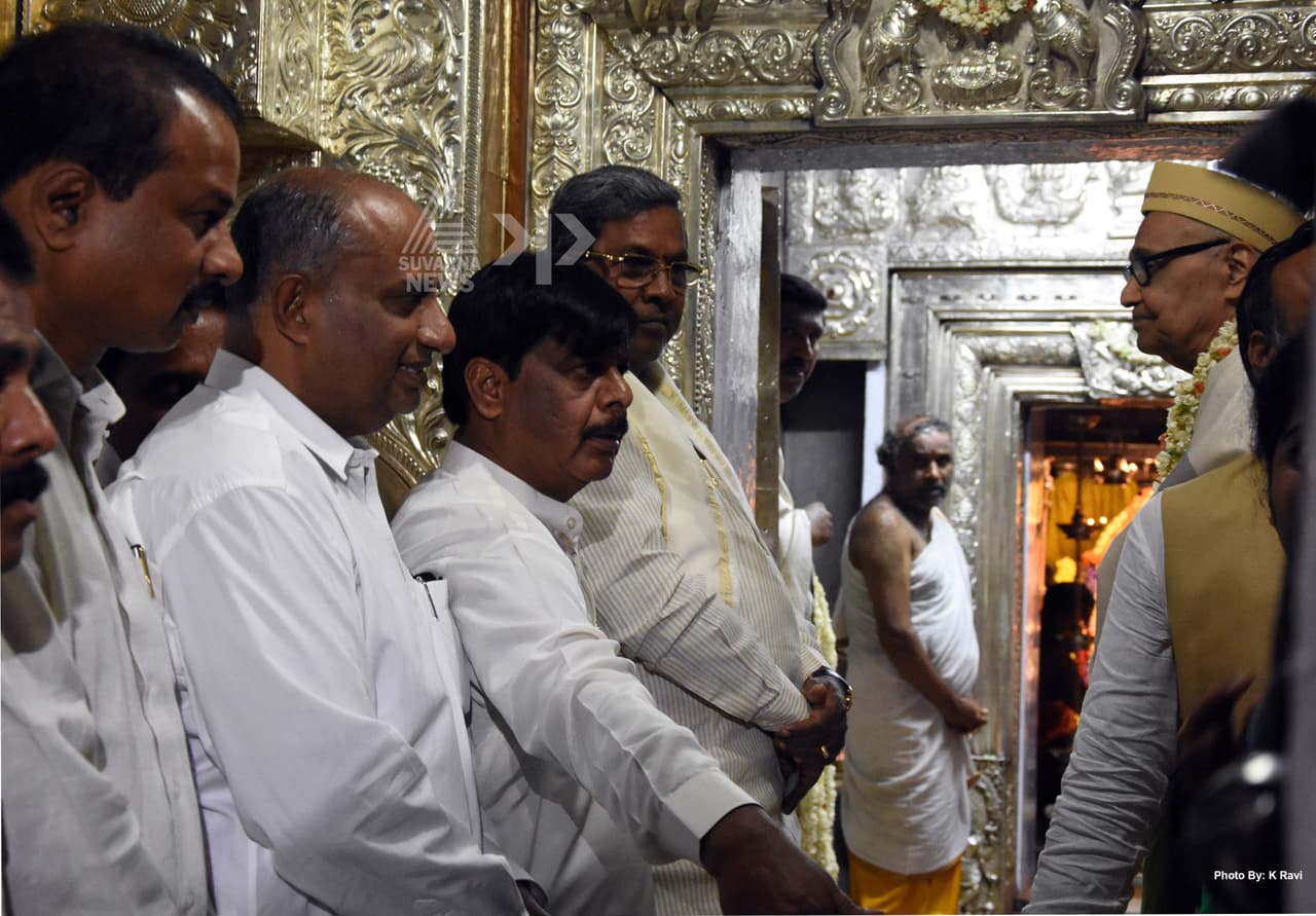 ಮೈಸೂರು ದಸರದ ಮೊದಲನೇ ದಿನ ಮೈಸೂರು ದಸರದ ಮೊದಲನೇ ದಿನ