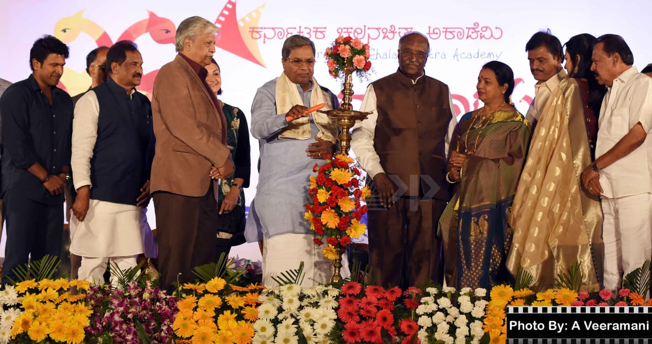 8 ದಿನದಲ್ಲಿ 180 ಚಿತ್ರ ಪ್ರದರ್ಶನ 8 ದಿನದಲ್ಲಿ 180 ಚಿತ್ರ ಪ್ರದರ್ಶನ