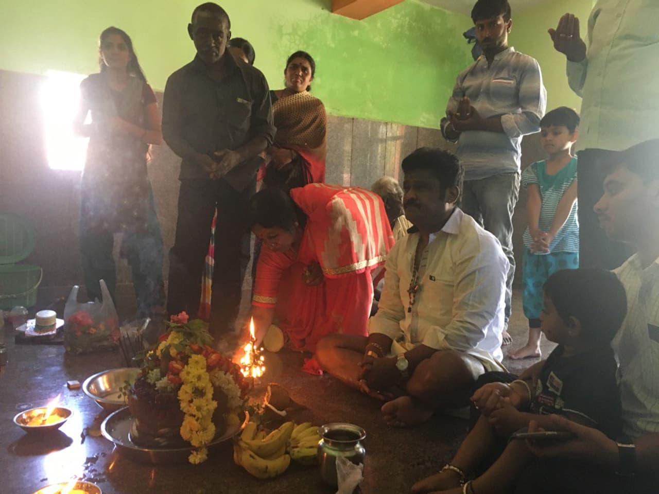 ತನ್ನ ಗ್ರಾಮದಲ್ಲಿ ಶಿವರಾತ್ರಿ ಪೂಜೆ ಸಲ್ಲಿಸಿದ ಜಗ್ಗೇಶ್ ತನ್ನ ಗ್ರಾಮದಲ್ಲಿ ಶಿವರಾತ್ರಿ ಪೂಜೆ ಸಲ್ಲಿಸಿದ ಜಗ್ಗೇಶ್