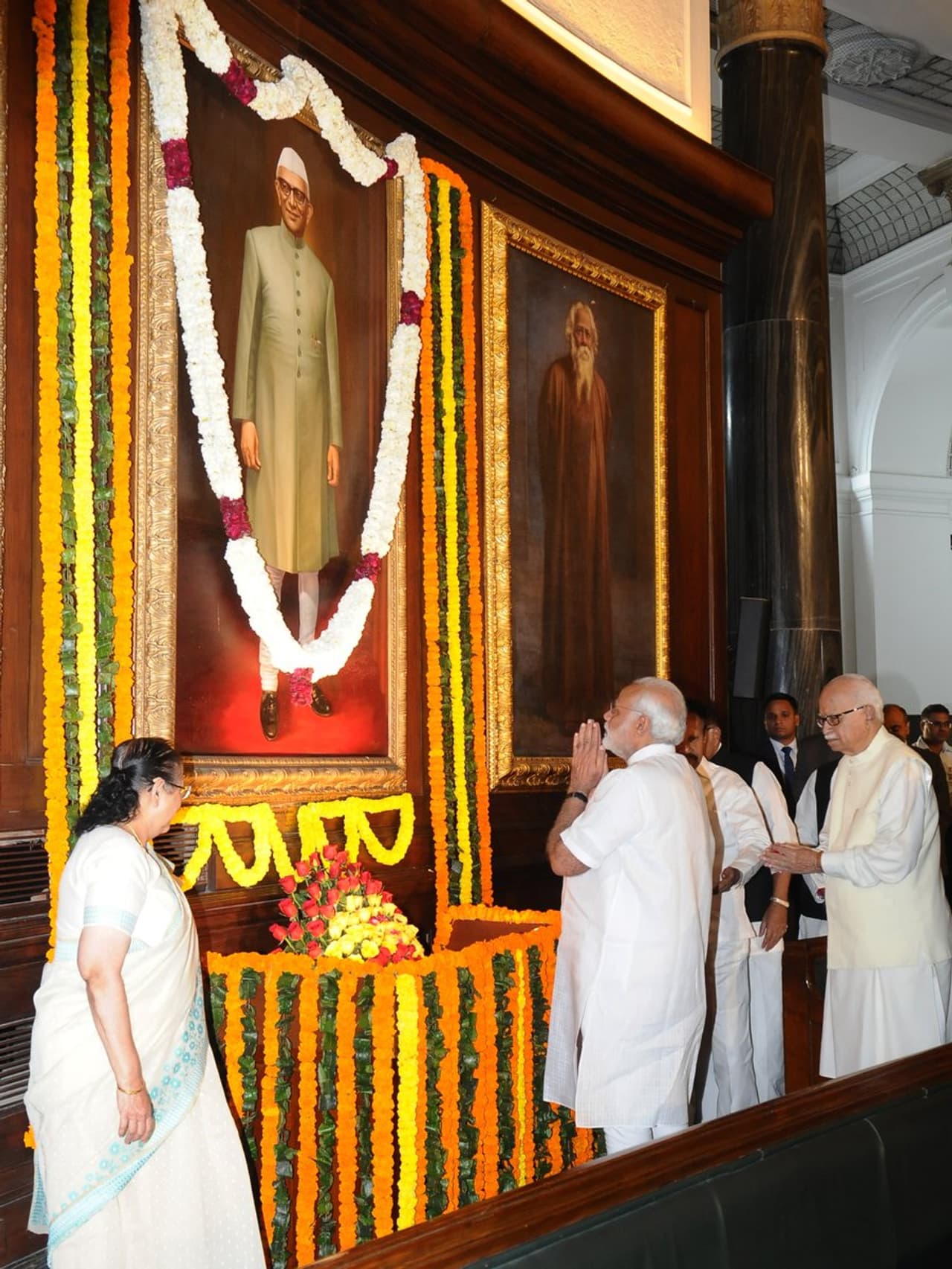 ಮೊರಾರ್ಜಿ ಜಯಂತಿ: ಪ್ರಧಾನಿ ಮೋದಿಯಿಂದ ಪುಷ್ಪನಮನ ಮೊರಾರ್ಜಿ ಜಯಂತಿ: ಪ್ರಧಾನಿ ಮೋದಿಯಿಂದ ಪುಷ್ಪನಮನ