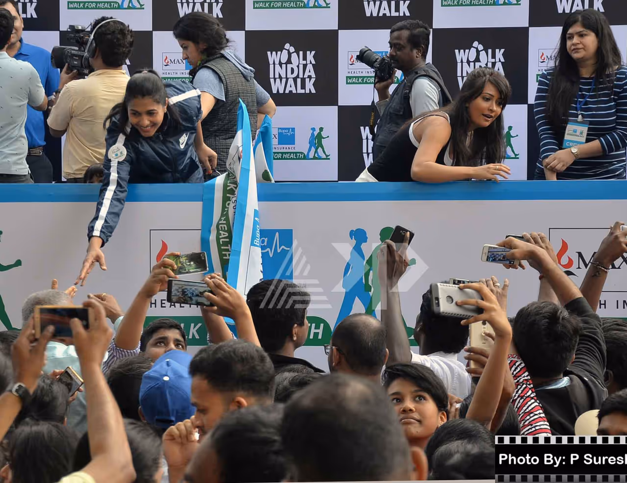 40ಸಾವಿರ ಭಾರತೀಯರ ಆರೋಗ್ಯದ ನಡಿಗೆಯಲ್ಲಿ ಮಿಂಚಿದ ಸೆಲೆಬ್ರಿಟೀಸ್ 40ಸಾವಿರ ಭಾರತೀಯರ ಆರೋಗ್ಯದ ನಡಿಗೆಯಲ್ಲಿ ಮಿಂಚಿದ ಸೆಲೆಬ್ರಿಟೀಸ್