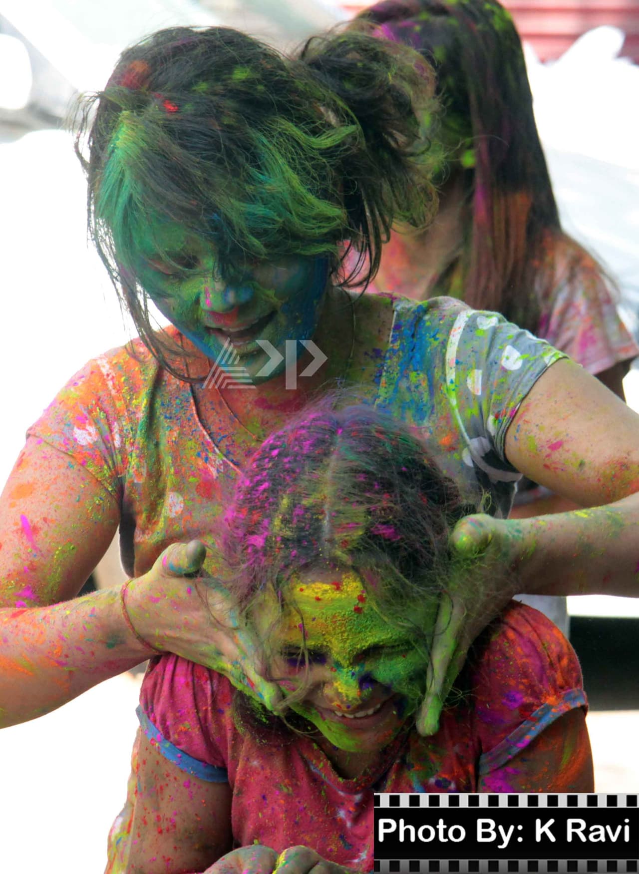 ರಾಜಧಾನಿಯಲ್ಲಿ ಹೋಳಿ ಹಬ್ಬದ ಸಂಭ್ರಮ ರಾಜಧಾನಿಯಲ್ಲಿ ಹೋಳಿ ಹಬ್ಬದ ಸಂಭ್ರಮ