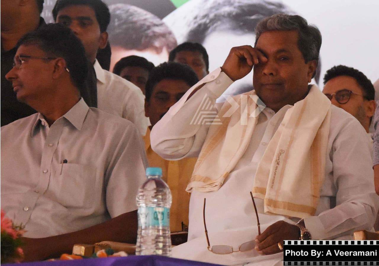 ಯಾಕೋ ಸಿಎಂ ಸಿದ್ದರಾಮಯ್ಯ ತುಂಬಾ ಬೇಜಾರಾದಂತೆ ಭಾಸವಾಗುತ್ತಿದೆ ಯಾಕೋ ಸಿಎಂ ಸಿದ್ದರಾಮಯ್ಯ ತುಂಬಾ ಬೇಜಾರಾದಂತೆ ಭಾಸವಾಗುತ್ತಿದೆ