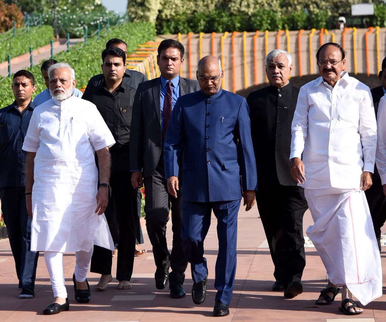 ಪ್ರಧಾನಿ ಮೋದಿಯಿಂದ ಗಾಂಧಿಜೀ ಹಾಗೂ ಶಾಸ್ತ್ರಿ ನಮನ ಪ್ರಧಾನಿ ಮೋದಿಯಿಂದ ಗಾಂಧಿಜೀ ಹಾಗೂ ಶಾಸ್ತ್ರಿ ನಮನ