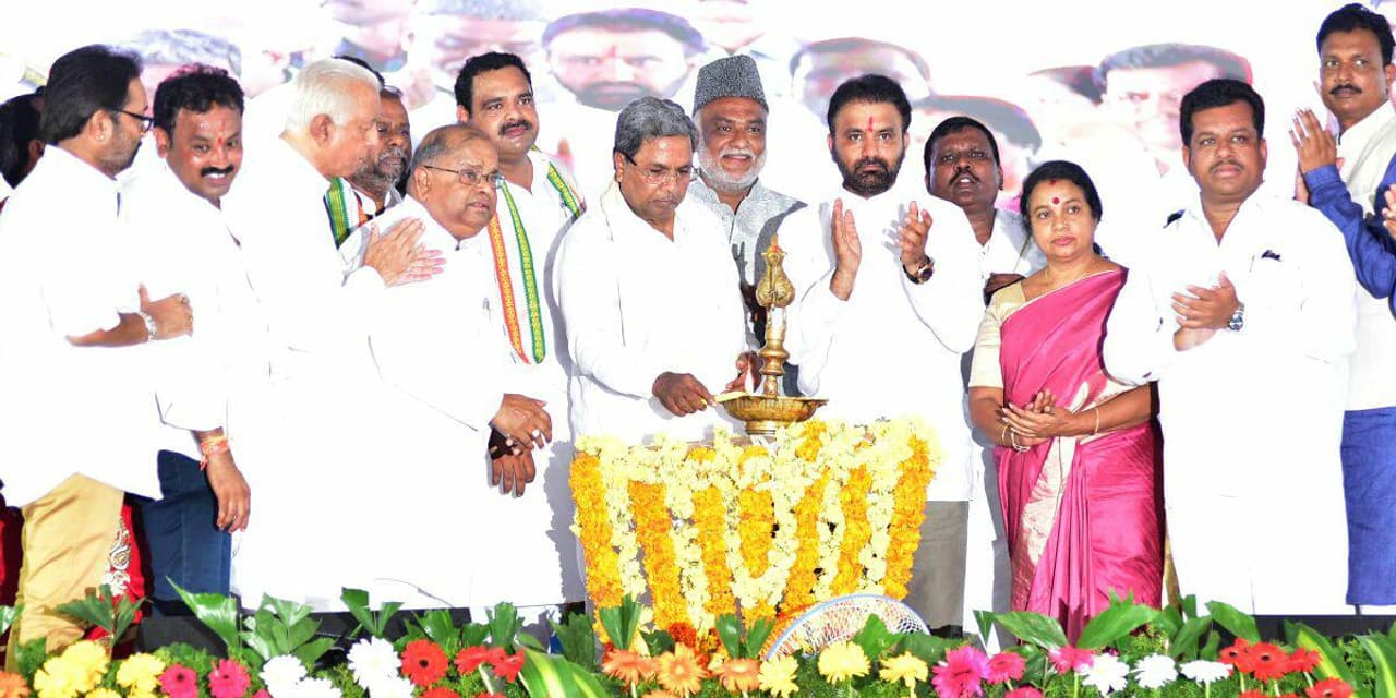 ಬಳ್ಳಾರಿಯಲ್ಲಿ ಸಾಧನಾ ಸಮಾವೇಶ ಬಳ್ಳಾರಿಯಲ್ಲಿ ಸಾಧನಾ ಸಮಾವೇಶ