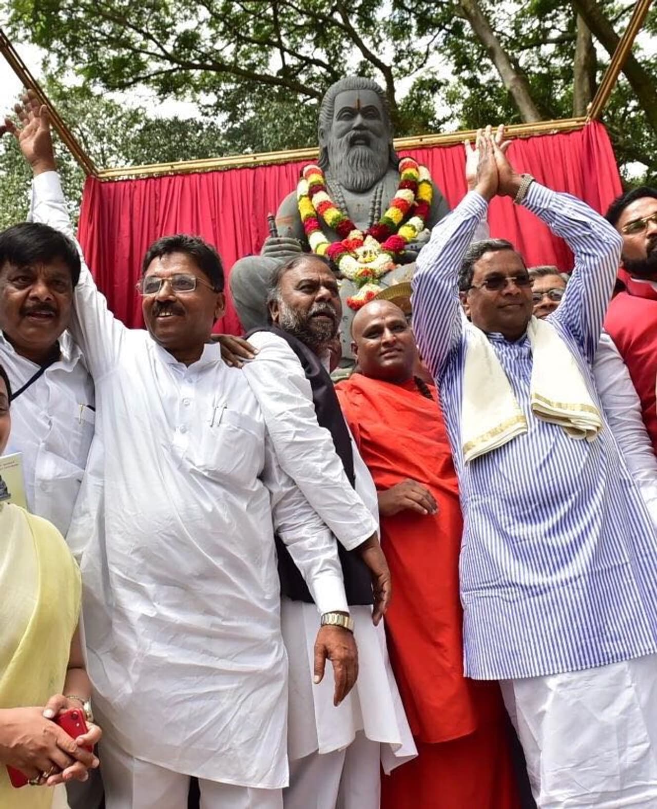 ತಪೋವನದಲ್ಲಿ ಶ್ರೀ ಮಹರ್ಷಿ ವಾಲ್ಮೀಕಿ ಪ್ರತಿಮೆ ಅನಾವರಣ ತಪೋವನದಲ್ಲಿ ಶ್ರೀ ಮಹರ್ಷಿ ವಾಲ್ಮೀಕಿ ಪ್ರತಿಮೆ ಅನಾವರಣ