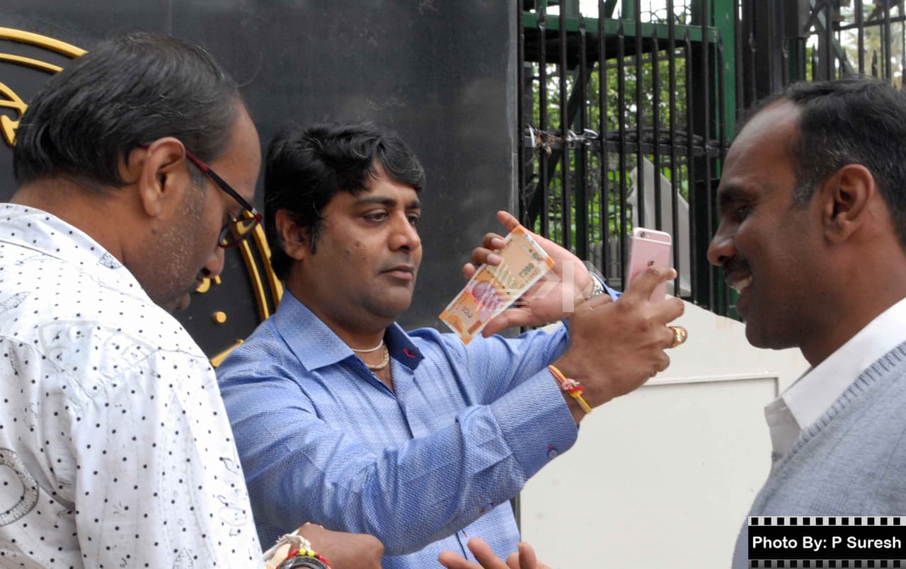 ಆರ್'ಬಿಐ ಮುಂದೆ ಮತ್ತೆ ಶುರುವಾಗಿದೆ Line ಕಾರಣ ಏನಂತೀರಾ! ನೀವೇ ನೋಡಿ ಆರ್'ಬಿಐ ಮುಂದೆ ಮತ್ತೆ ಶುರುವಾಗಿದೆ Line ಕಾರಣ ಏನಂತೀರಾ! ನೀವೇ ನೋಡಿ