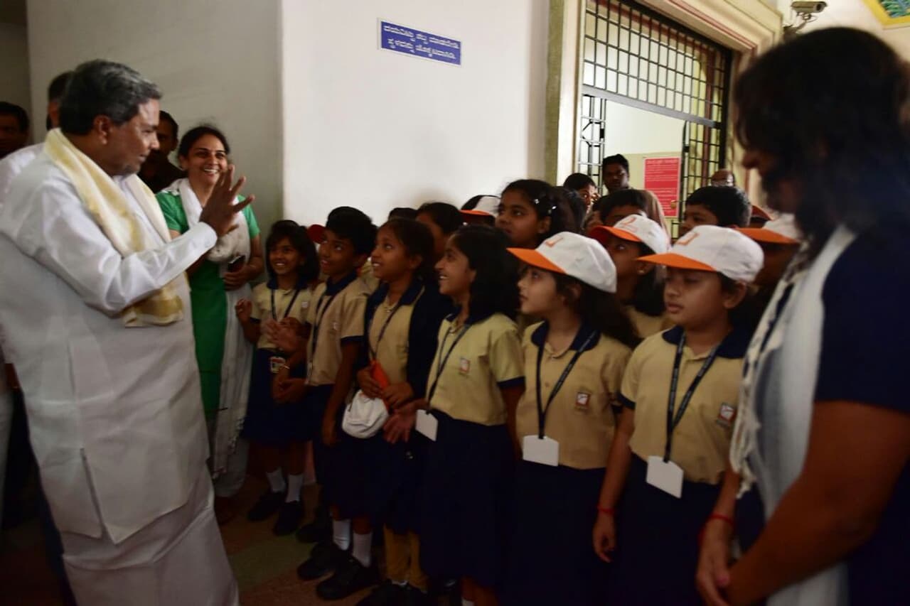 ವಿಧಾನಸೌಧಕ್ಕೆ ಬಂದ ವಿಶೇಷ ಅತಿಥಿಗಳಿವರು! ವಿಧಾನಸೌಧಕ್ಕೆ ಬಂದ ವಿಶೇಷ ಅತಿಥಿಗಳಿವರು!