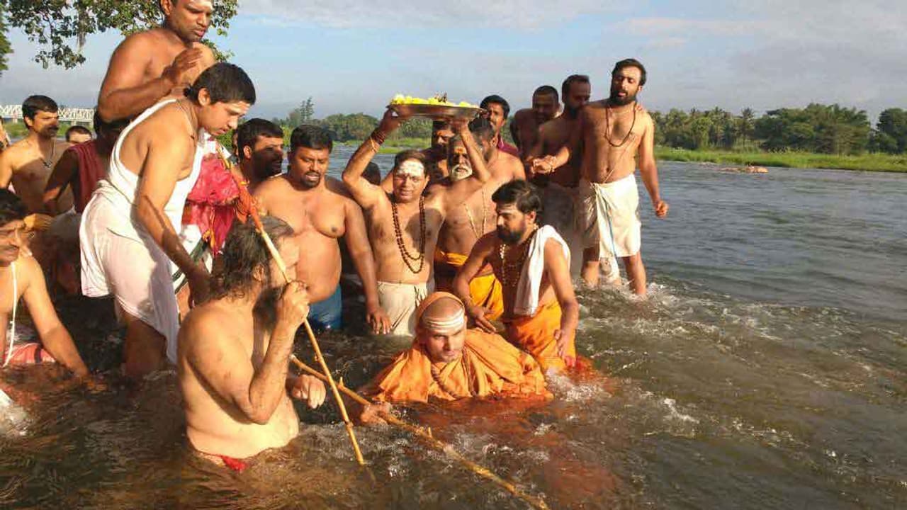 12 ವರ್ಷಕ್ಕೊಮ್ಮೆ ನಡೆಯುವ ಕಾವೇರಿ ಮಹಾಪುಷ್ಕರಕ್ಕೆ ಜನಸಾಗರ 12 ವರ್ಷಕ್ಕೊಮ್ಮೆ ನಡೆಯುವ ಕಾವೇರಿ ಮಹಾಪುಷ್ಕರಕ್ಕೆ ಜನಸಾಗರ