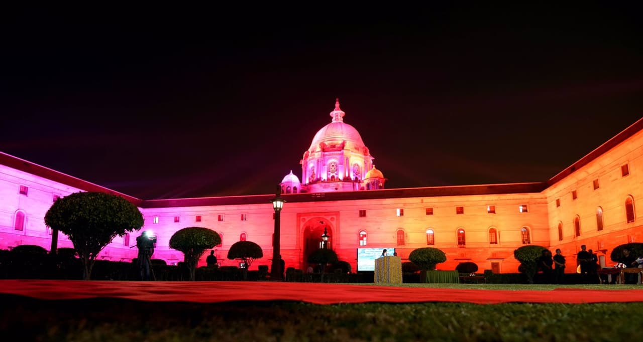 ನೂತನ ಅಲಂಕಾರದಲ್ಲಿ ಜಗಮಗಿಸುತ್ತಿದೆ ಸೆಂಟ್ರಲ್ ಸೆಕ್ರೆಟರಿಯಾಟ್ ಕಟ್ಟಡ ನೂತನ ಅಲಂಕಾರದಲ್ಲಿ ಜಗಮಗಿಸುತ್ತಿದೆ ಸೆಂಟ್ರಲ್ ಸೆಕ್ರೆಟರಿಯಾಟ್ ಕಟ್ಟಡ