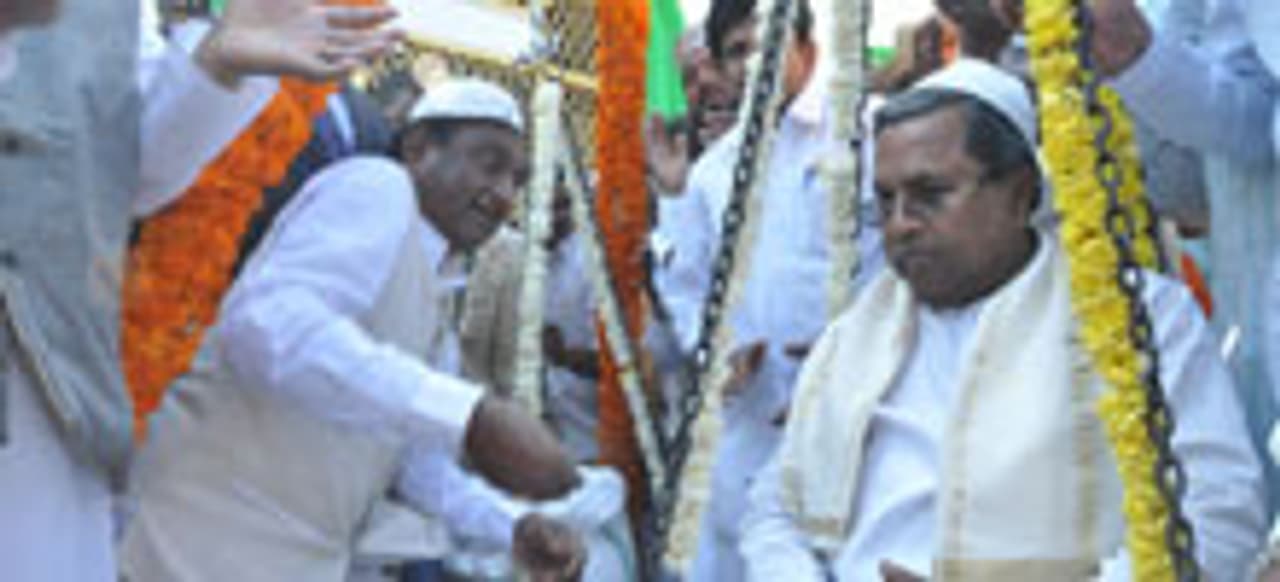 ದರ್ಗಾದಲ್ಲಿ ಸಿಎಂಗೆ ಸಕ್ಕರೆ ತುಲಾಭಾರ