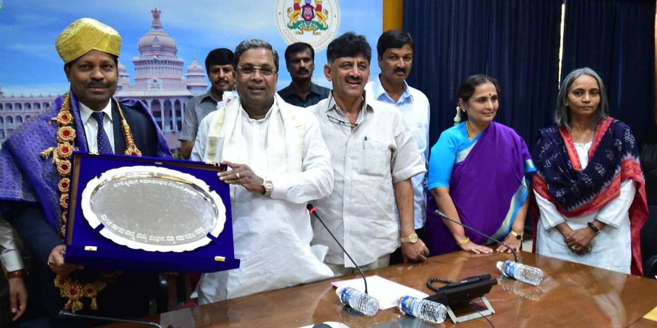 ಮುಖ್ಯ ಕಾರ್ಯದರ್ಶಿ ಸುಭಾಷ್ ಕುಂಟಿಯಾರಿಗೆ ಸಿಎಂ ಬೀಳ್ಕೊಡುಗೆ ಮುಖ್ಯ ಕಾರ್ಯದರ್ಶಿ ಸುಭಾಷ್ ಕುಂಟಿಯಾರಿಗೆ ಸಿಎಂ ಬೀಳ್ಕೊಡುಗೆ