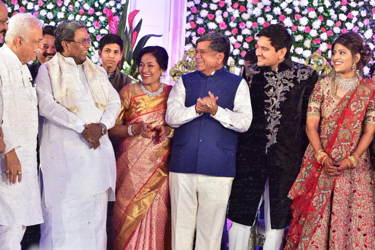 ಶೆಟ್ಟರ್ ಪುತ್ರನ ವಿವಾಹದಲ್ಲಿ ಪಾಲ್ಗೊಂಡು ಶುಭ ಹಾರೈಸಿದ ಸಿಎಂ ಶೆಟ್ಟರ್ ಪುತ್ರನ ವಿವಾಹದಲ್ಲಿ ಪಾಲ್ಗೊಂಡು ಶುಭ ಹಾರೈಸಿದ ಸಿಎಂ