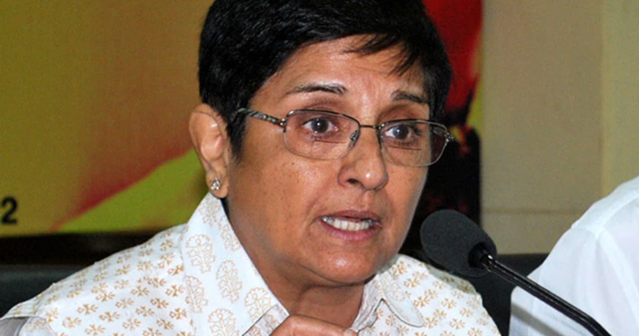 ಡಿ.1ರಂದು ಹುಬ್ಬಳ್ಳಿಗೆ ಕಿರಣ್ ಬೇಡಿ: ಸೈರನ್ ಬಳಸದಂತೆ ಸೂಚನೆ ಡಿ.1ರಂದು ಹುಬ್ಬಳ್ಳಿಗೆ ಕಿರಣ್ ಬೇಡಿ: ಸೈರನ್ ಬಳಸದಂತೆ ಸೂಚನೆ