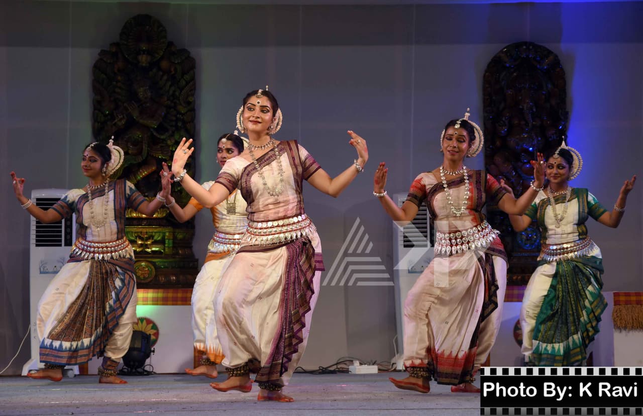 ಆಳ್ವಾಸ್ ನುಡಿಸಿರಿಯ ಸಾಂಸ್ಕೃತಿಕ ಕಾರ್ಯಕ್ರಮಗಳತ್ತ ಒಂದು ಇಣುಕು ನೋಟ ಆಳ್ವಾಸ್ ನುಡಿಸಿರಿಯ ಸಾಂಸ್ಕೃತಿಕ ಕಾರ್ಯಕ್ರಮಗಳತ್ತ ಒಂದು ಇಣುಕು ನೋಟ