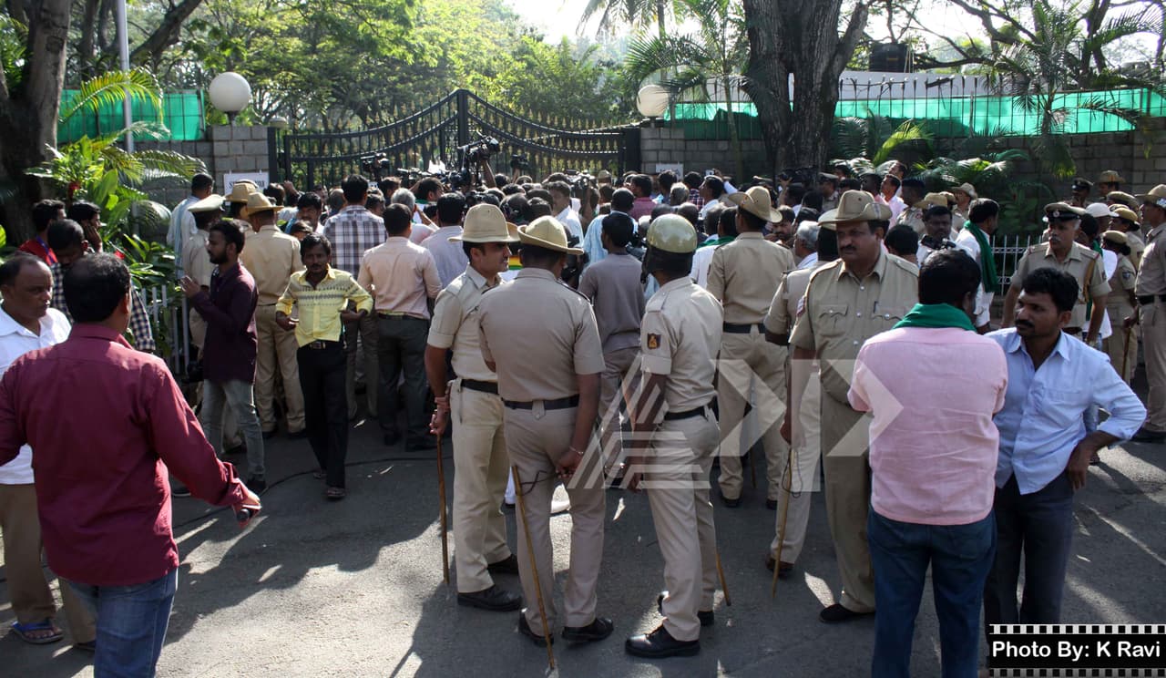 ರಾಜ್ಯ ಸರಕಾರಕ್ಕೆ ಗಡುವು: ನಗರದಲ್ಲಿ ಮಹಾದಾಯಿ ಕಿಚ್ಚು ರಾಜ್ಯ ಸರಕಾರಕ್ಕೆ ಗಡುವು: ನಗರದಲ್ಲಿ ಮಹಾದಾಯಿ ಕಿಚ್ಚು