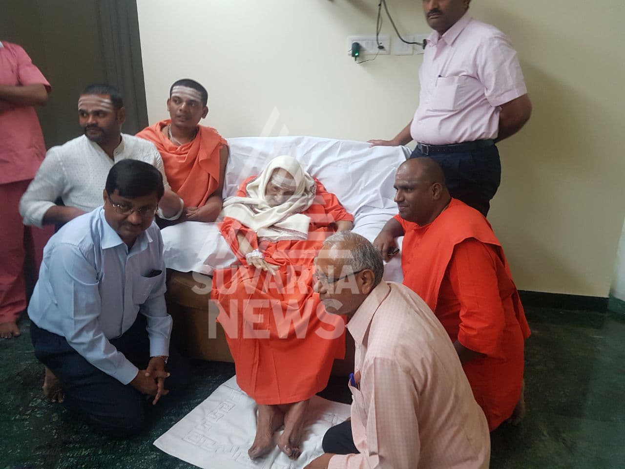 ಸುವರ್ಣ ಎಕ್ಸ್'ಕ್ಲೂಸೀವ್ ಭಾವಚಿತ್ರಗಳು ಸುವರ್ಣ ಎಕ್ಸ್'ಕ್ಲೂಸೀವ್ ಭಾವಚಿತ್ರಗಳು