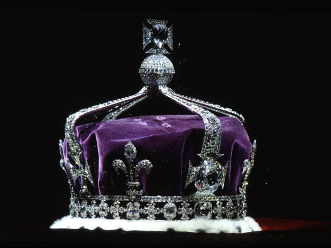 The Kohinoor and 7 priceless gems stolen from India The Kohinoor and 7 priceless gems stolen from India